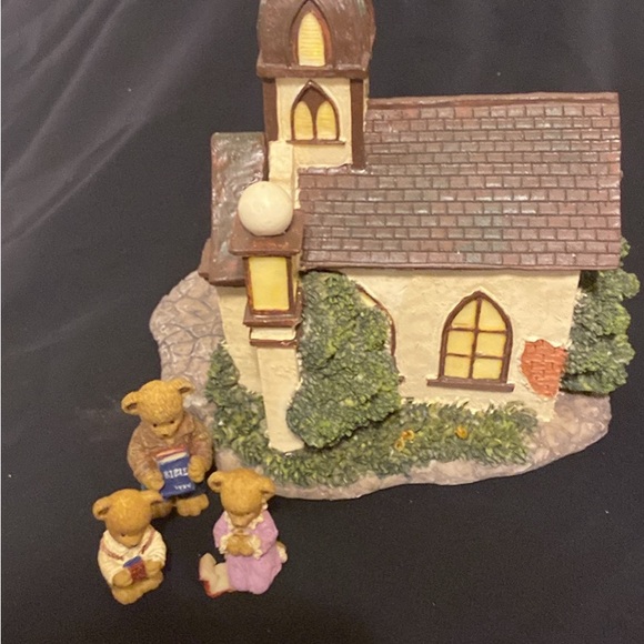 Berry Hills Bear “ House of the Lord” resin church figurine and 3 bear figurines - Picture 4 of 7